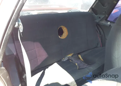 1985 Ford Mustang Lx z USA, uszkodzony, nr VIN 1FABP26A2FF154883